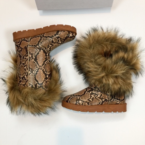 Bamboo Frozen Furry Python Print Lug Sole Boots - Picture 6 of 15